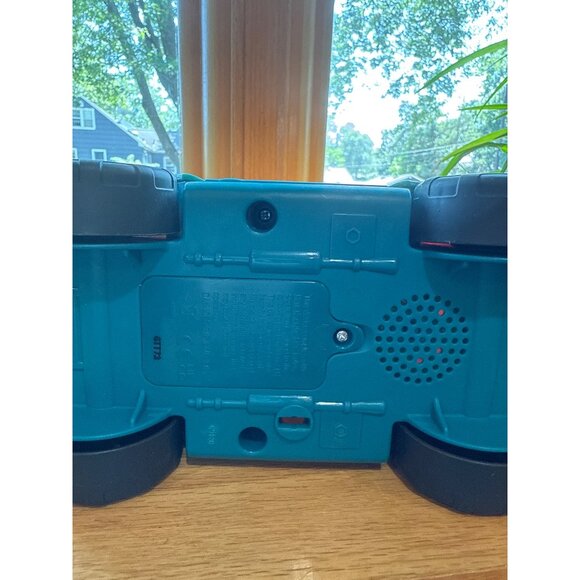 Fisher-Price Little People Serve It Up Food Truck With Figures Playset - Picture 9 of 9